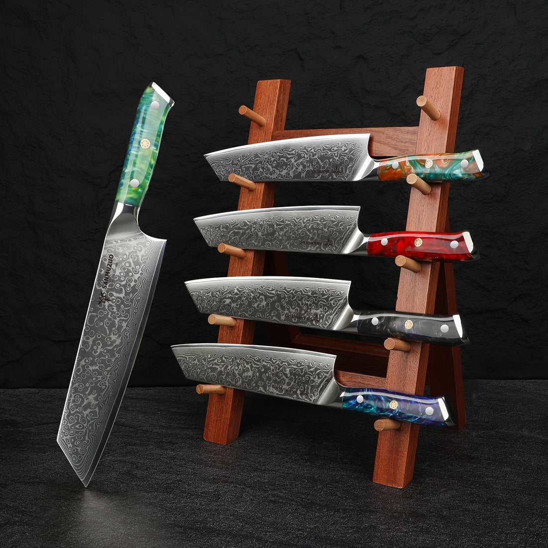 Les-Techniques-de-Forgeage-des-Couteaux-Damas-vs-Acier-Inoxydable Lame Du Chef